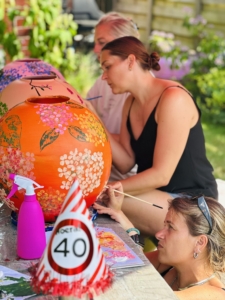 Exclusieve dagworkshop XXL vaas beschilderen met culinaire lunch op sfeervolle locatie @mariannebaijens in Leende