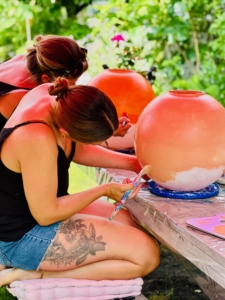 Exclusieve workshop met culinaire lunch XXL vaas beschilderen @mariannebaijens Een echt uniek kado en een eyecatcher in jouw huis