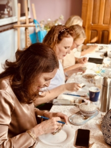 Exclusieve workshops oesterschelpen beschilderen voor grote groepen in Leende @mariannebaijens