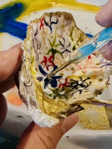 iets je vieren? Exclusieve schilderworkshops oesterschelpen beschilderen op jouw locatie onder begeleiding van Beeldend Kunstenaar Marianne Baijens