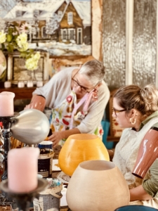 exclusieve workshop vaas beschilderen met culinaire lunch @mariannebaijens in Leende