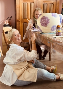 Exclusieve schilderworkshops XXL vaas beschilderen met culinaire lunch @mariannebaijens in Leende
