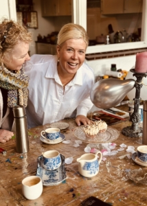 Exclusieve schilderworkshops XXL vaas beschilderen met culinaire lunch @mariannebaijens in Leende